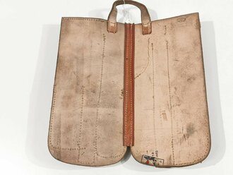 Einsatz zur Beschlagzeugtasche für berittenes Hufbeschlagpersonal der Wehrmacht datiert 1942