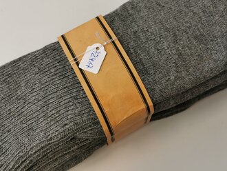 6 Paar feldgraue Wollsocken 2. Weltkrieg, ungebrauchte Paare mit der Originalen Banderole