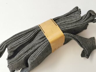 6 Paar feldgraue Wollsocken 2. Weltkrieg, ungebrauchte Paare mit der Originalen Banderole