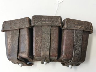 Patronentasche zum K98 Wehrmacht ( für 6 Ladestreifen ) . Dunkelbraunes Leder, datiert 1937, ungereinigtes Stück