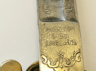 Großbritannien, Säbel für Marine Offiziere in gutem Zustand. Saubere Klinge von Manton & Co, die Lederscheide nicht geschrumpft, Feststellniet Rückseitig fehlt. Insgesamt guter Zustand