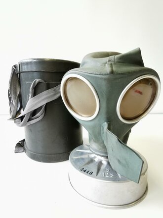 Luftschutz Volksgasmaske 37 in Pappbehälter...