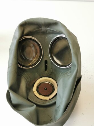 Luftschutz Volksgasmaske 37 in Pappbehälter  "Original Vupa" Guter Zustand, original lackierte Dose