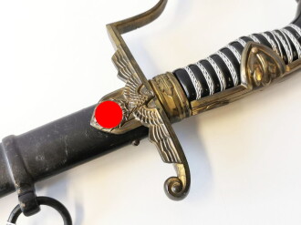 Säbel für Offiziere des Heeres Modell "Prinz Eugen" aus der Feldmarschallserie von Eickhorn. Die Scheide original lackiert, guter Gesamtzustand