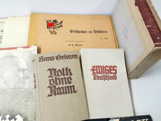 Bücherkiste, alles was auf den Bildern zu sehen ist, nicht auf Vollständigkeit oder Zustand überprüft