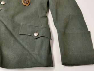 Heer, Waffenrock für einen Infanteristen, frühes Stück mit Resedagrünem Kragen, die Effekten original vernäht