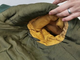 Heer, Waffenrock für einen Infanteristen, frühes Stück mit Resedagrünem Kragen, die Effekten original vernäht