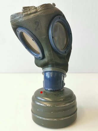 Gasmaske in Dose der Wehrmacht Modell 1938, so zusammen...