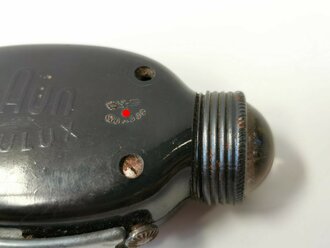 Dynamotaschenlampe "Braun Manulux" aus Preßstoff, defekt, mit originalem WaA