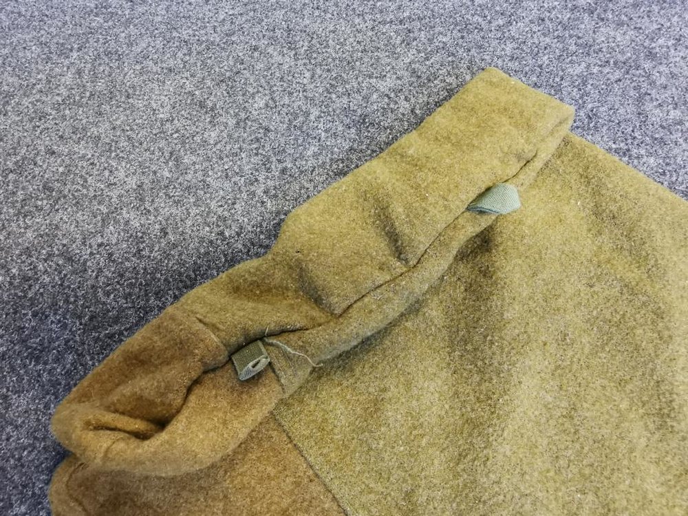 U.S. WWII Bag, Sleeping, Wool. Good condition, zipper works, 70,00