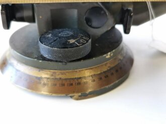 Bussolenrichtkreis Fussartillerie mit passendem Deckel, Hersteller Carl Zeiss Jana, Originallack, Nadel dreht nicht frei