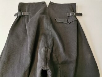 Schwarze NSKK Stiefelhose aus Cord mit RZM Etikett in sehr gutem Zustand. So auch von HJ Führern getragen.