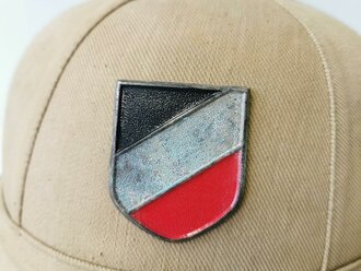 Luftwaffe Tropenhelm , getragenes Stück in Kopfgrösse 54, die Embleme sind wohl neuzeitlich ergänzt und nicht aus der Zeit