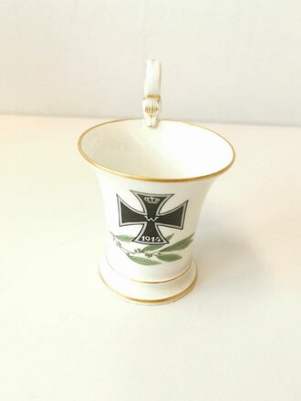 Kaiserreich, Tasse mit Darstellung Eisernes Kreuz 1914, Höhe 8cm, Meissner Porzellan