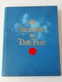 "Aus dem ersten ins Dritte Reich"Deutsches Ringen um den böhmischen Raum. Herausgegeben von Gauleiter Professor Rudolf Jung, verfasst von Adalbert Forstreuter unter Mitarbeit von Kurt Maßmann. Mit 164 Abbildungen auf 359 Seiten