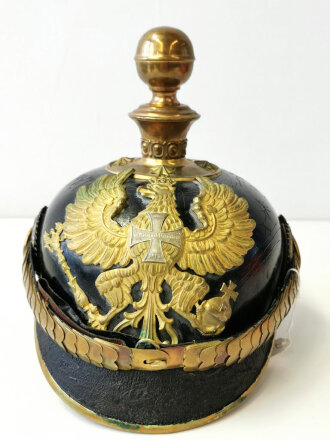 Preußen, Pickelhaube für Reserveoffiziere der Artillerie mit zugehörigem, feldgrauen Überzug.