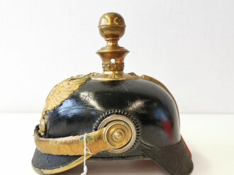 Preußen, Pickelhaube für Reserveoffiziere der Artillerie mit zugehörigem, feldgrauen Überzug.