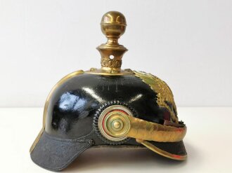 Preußen, Pickelhaube für Reserveoffiziere der Artillerie mit zugehörigem, feldgrauen Überzug.