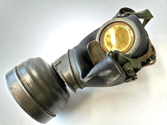 Luftwaffe, Gasmaske in Dose . Zusammengehöriges Set.