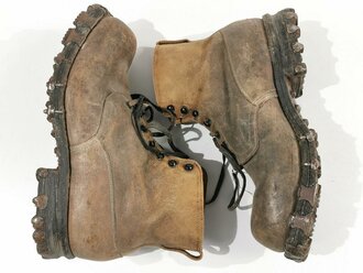 Paar Stiefel für Gebirgstruppen Schweiz ?...