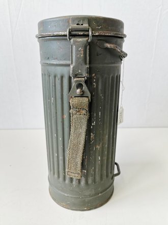 Gasmaskendose  M 38 der Wehrmacht, original lackiert,...
