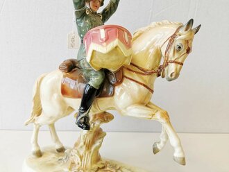 Kesselpauker zu Pferd, Farbige Porzellanfigur der Firma Hertwig & Co., Katzhütte. Ein Bein gebrochen und geklebt, ein Paukenschlägel ergänzt, sonst einwandfrei , Höhe ca. 40cm