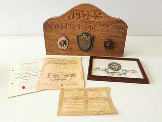 Gebirgsjäger Regiment 143, Verleihungsurkunde zum Lapplandschild sowie des Verwundetenabzeichen schwarz, Erinnerungsgegenstand mit wohl selbstgemachtem Lapplandschild und seinen Auszeichnungen sowie eingesticktes Edelweiss.