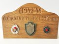 Gebirgsjäger Regiment 143, Verleihungsurkunde zum Lapplandschild sowie des Verwundetenabzeichen schwarz, Erinnerungsgegenstand mit wohl selbstgemachtem Lapplandschild und seinen Auszeichnungen sowie eingesticktes Edelweiss.