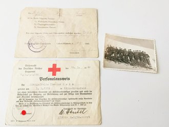 Personalausweis "Ist berechtigt das Abzeichen für Hilfskrankenträger zu tragen" datiert Mai 1944