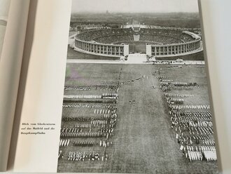 "Olympia-Tonbuch. Das Erlebnis der XI. Olympischen Spiele in Wort, Bild und Ton" Berlin, Verlag Bernhard & Graefe, 1936, mit allen drei Platten, davon 1xdefekt und geklebt