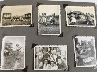 Reichsarbeitsdienst Fotoalbum mit Ärmelstreifen "W" ( Westwall ) für Offiziere. 146 Fotos, davon auch etliche vom weiblichen Arbeitsdienst