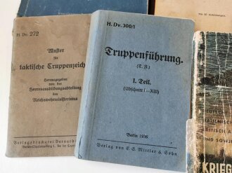 Konvolut Dienstvorschriften Wehrmacht, nicht auf Vollständigkeit und Zustand überprüft