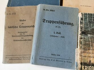 Konvolut Dienstvorschriften Wehrmacht, nicht auf Vollständigkeit und Zustand überprüft