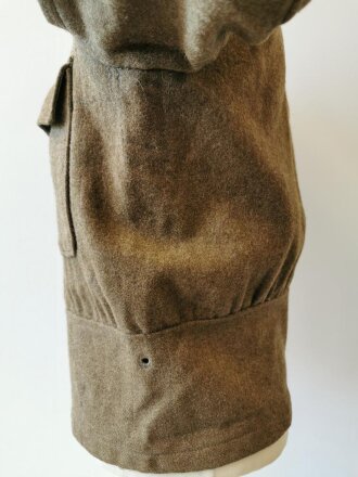 Heer, Feldbluse Modell 1944, Kammerstück in gutem Zustand, die Effekten original vernäht