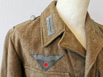 Heer, Feldbluse Modell 1944, Kammerstück in gutem Zustand, die Effekten original vernäht