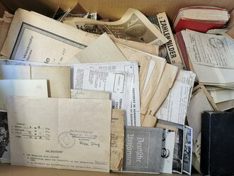 Eine Kiste voll Papiere und Dokumente aller Art. Militär, Zivil, 2.Weltkrieg, davor und danach. Fundgrube, mehr als 5 Kilo