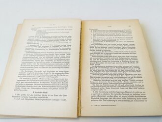 "Der Dienst des deutschen Wehrmachtsapothekers im Heere, in der Kriegsmarine und in der Luftwaffe" 371 Seiten, Buchrücken löst sich, datiert 1942