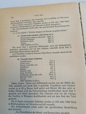 "Der Dienst des deutschen Wehrmachtsapothekers im Heere, in der Kriegsmarine und in der Luftwaffe" 371 Seiten, Buchrücken löst sich, datiert 1942