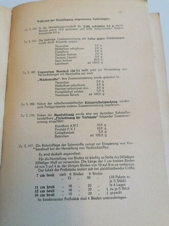 "Der Dienst des deutschen Wehrmachtsapothekers im Heere, in der Kriegsmarine und in der Luftwaffe" 371 Seiten, Buchrücken löst sich, datiert 1942