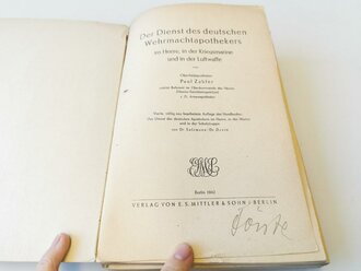 "Der Dienst des deutschen Wehrmachtsapothekers im Heere, in der Kriegsmarine und in der Luftwaffe" 371 Seiten, Buchrücken löst sich, datiert 1942