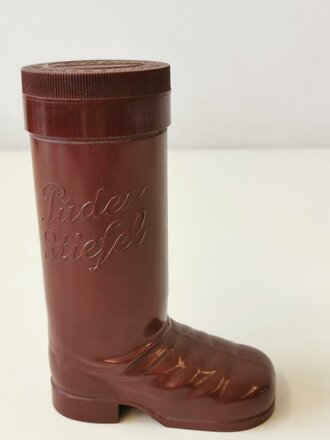 "Puder Stiefel" aus rotbrauner Pressmasse,...