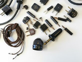 Konvolut Kabel und Stecker aller Art, bunte Mischung Militär und Zivil