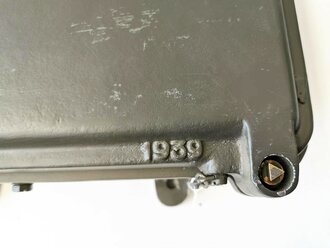 Fernsprechbauzeug und Nachrichtensondergerät der Landesbefestigung, Großer Batteriekasten datiert 1939, überlackiertes Stück