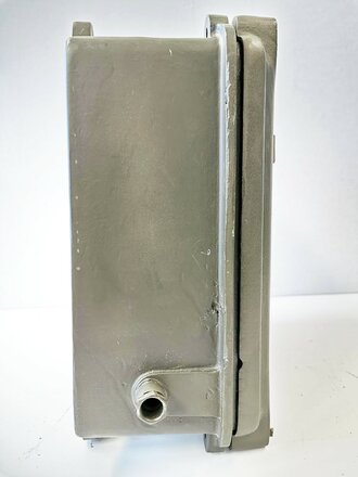 Fernsprechbauzeug und Nachrichtensondergerät der Landesbefestigung, Großer Batteriekasten datiert 1941, überlackiertes Stück