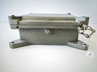 Fernsprechbauzeug und Nachrichtensondergerät der Landesbefestigung, Kleiner Batteriekasten datiert 1939, überlackiertes Stück