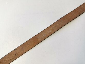 Feldbinde für Offiziere, geschwärztes Leder, die Leichtmetallbeschläge vergoldet, Gesamtlänge 115cm