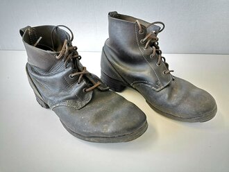 Paar Halbschuhe Wehrmacht, getragenes, Vorschriftsmässiges Paar mit Reichsbetriebsnummer