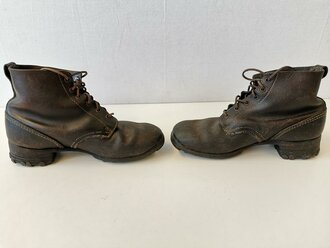 Paar Halbschuhe Wehrmacht, getragenes, Vorschriftsmässiges Paar mit Reichsbetriebsnummer