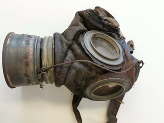 1.Weltkrieg, Gasmaske in Bereitschaftsbüchse. Zusammengehöriges, komplettes Stück.