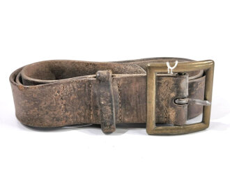 U.S. 1942 dated leather belt, total lenght 102cm, leather...